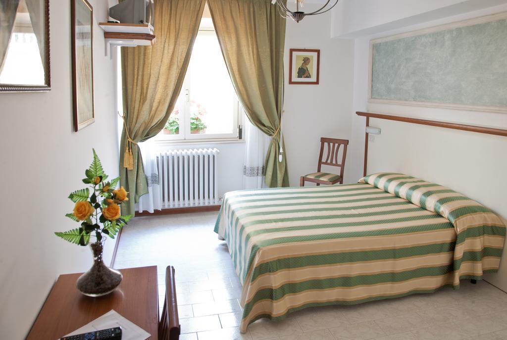 Hotel Vignola Assisi Exterior photo