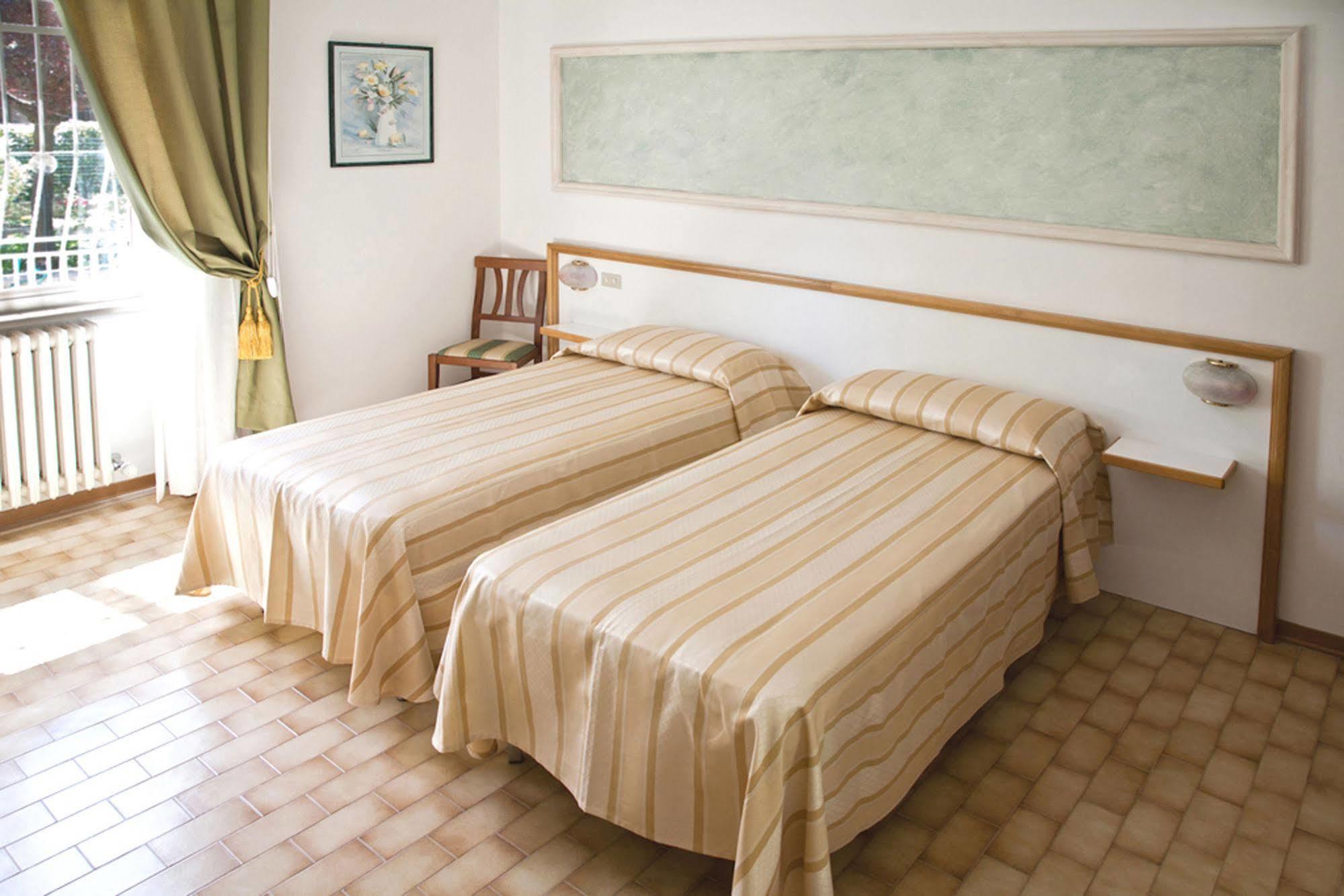Hotel Vignola Assisi Exterior photo