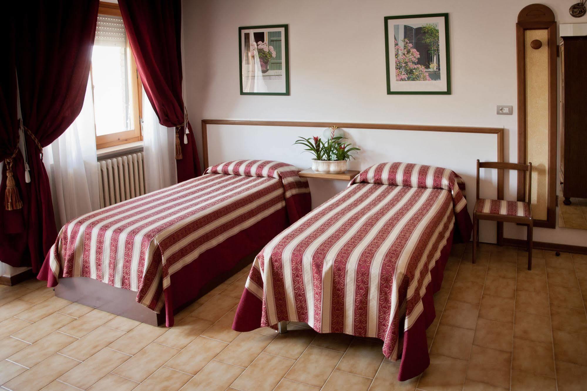 Hotel Vignola Assisi Exterior photo