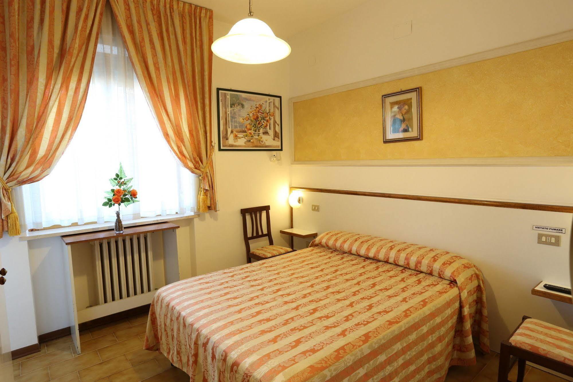 Hotel Vignola Assisi Exterior photo