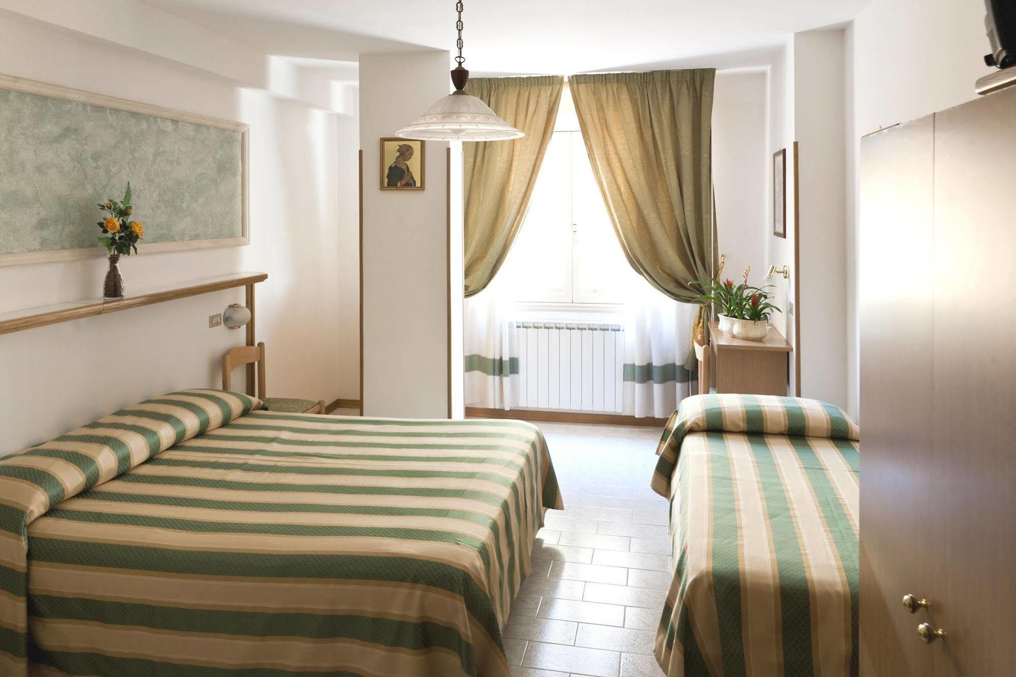 Hotel Vignola Assisi Exterior photo