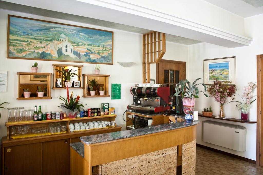 Hotel Vignola Assisi Exterior photo