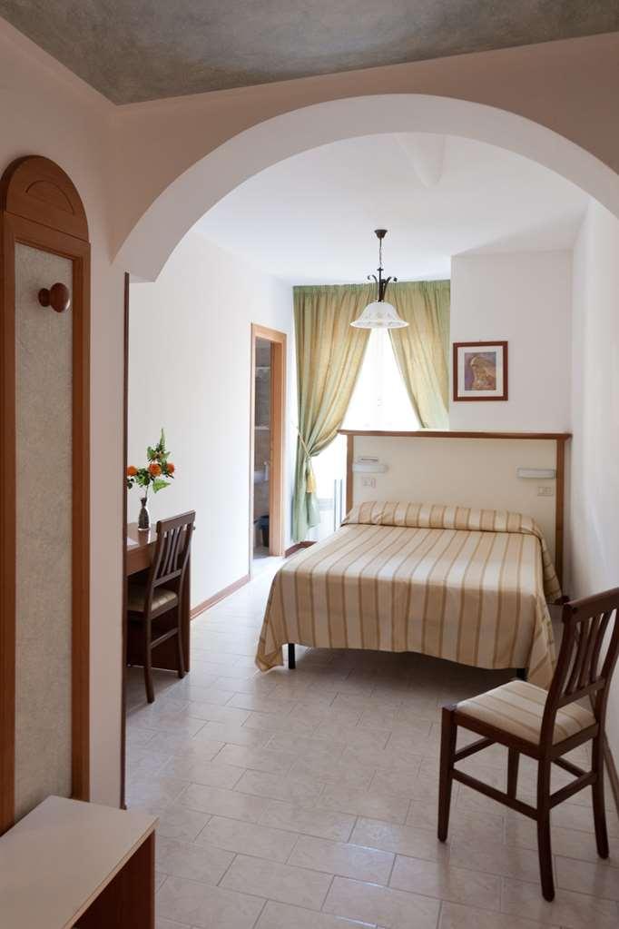 Hotel Vignola Assisi Room photo